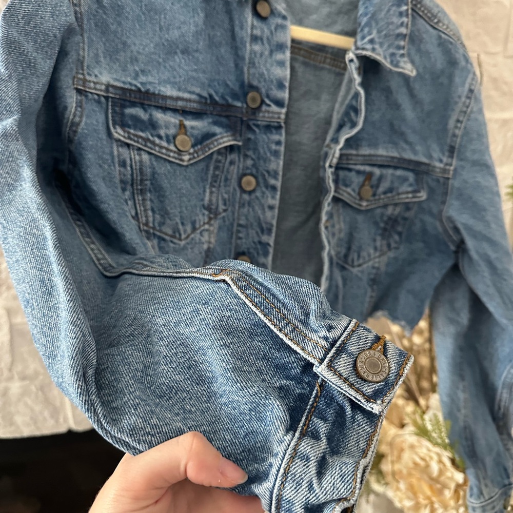 Cropped Jean Jacket🩵 - Picture 3 of 6